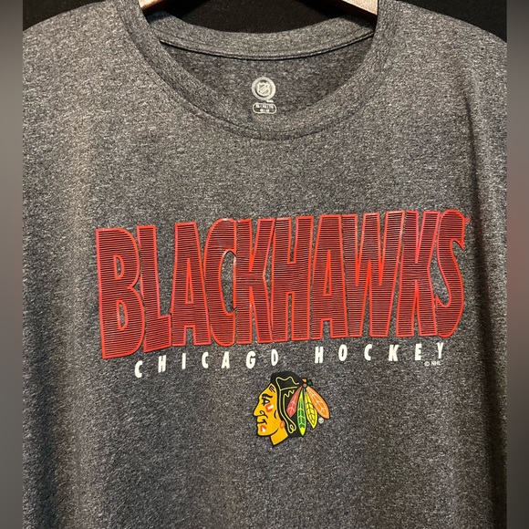 Chicago Blackhawks Officially Licensed NHL Gray Short Sleeve XL Textured Logo - Picture 2 of 15